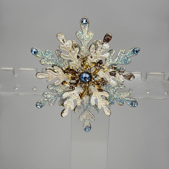 Jewelry - Chic Snowflake Brooch with Blue Highlights